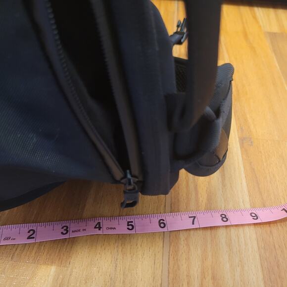 Lululemon More Miles Active Backpack 17L Laptop Hardback Sleek Clean Travel Corp - Picture 10 of 15